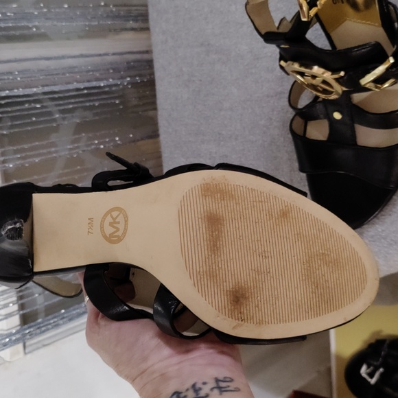 Michael Kors size 71/2 black leather sandals with gold buckles 3inch heels - Picture 4 of 7